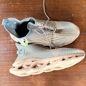 Stylish Athletic Shoes for Men in Blue and Tan